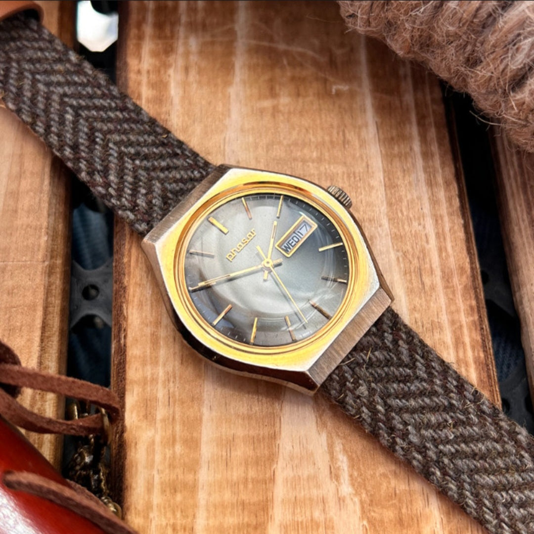 # 1980s <Phasar> Vintage quartz wristwatch ¥ JAPAN MADE